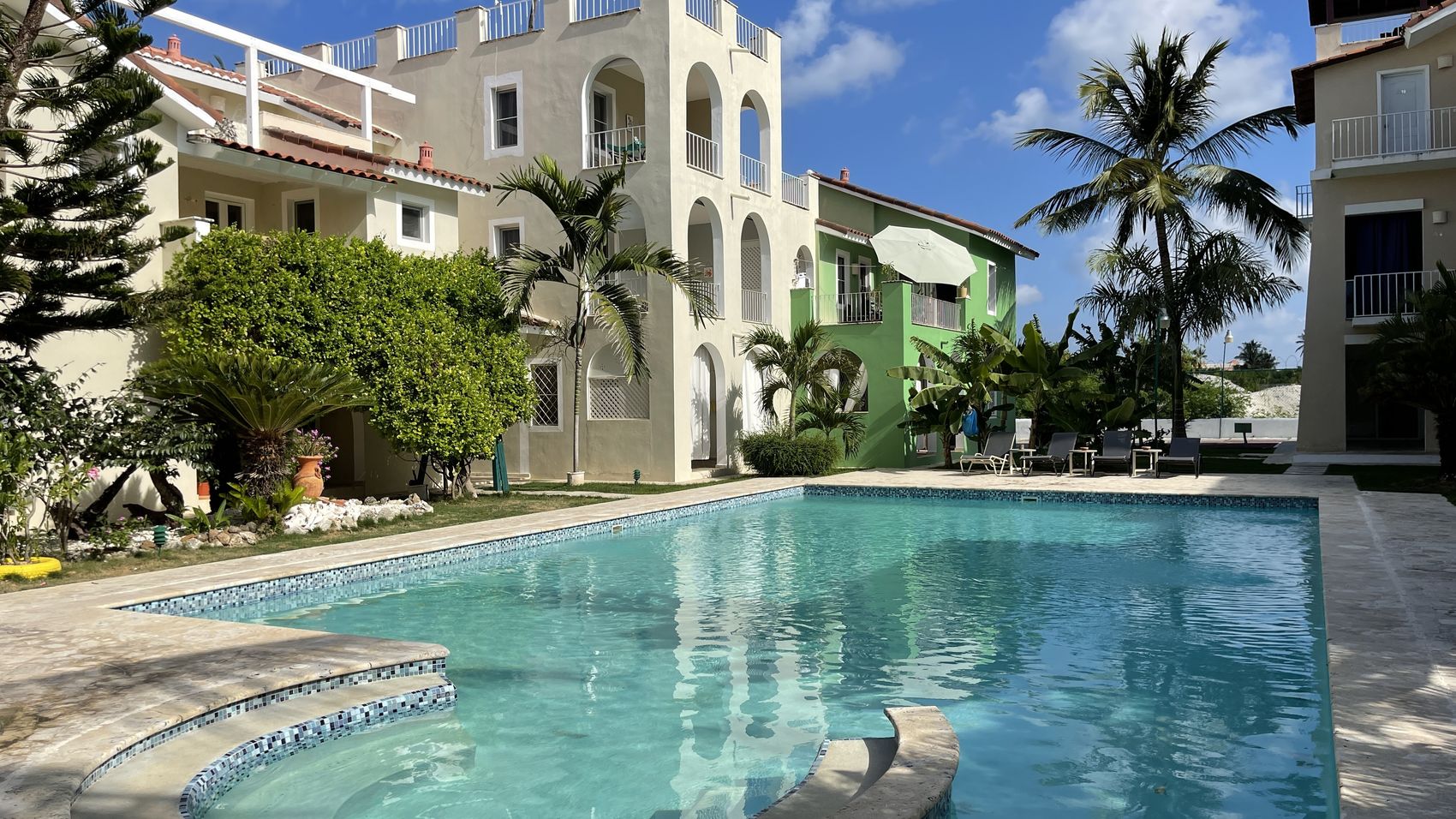 Newly renovated apartment in Bavaro (С8-GrIII)